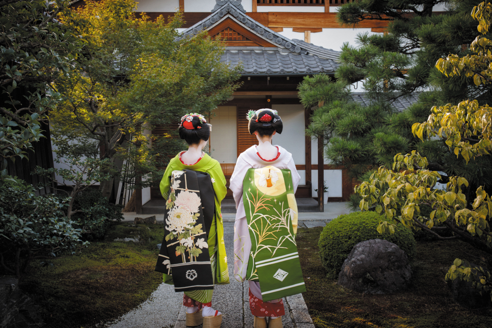 写真：舞妓さんの後ろ姿